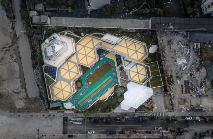 BIM建筑|简单几何勾勒而成的六边形“蜂巢”：杭州浦乐幼儿园杨家墩分园 / goa大象设计