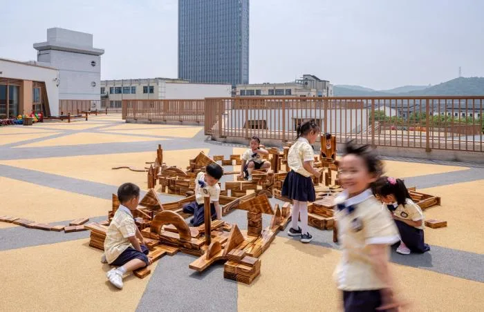 BIM建筑|简单几何勾勒而成的六边形“蜂巢”：杭州浦乐幼儿园杨家墩分园 / goa大象设计