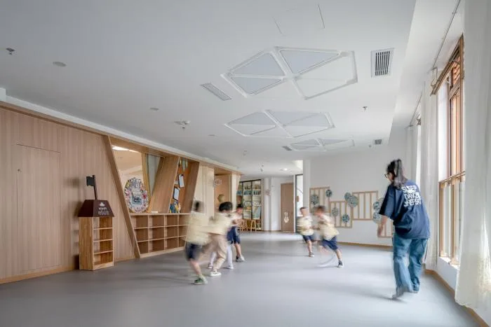 BIM建筑|简单几何勾勒而成的六边形“蜂巢”：杭州浦乐幼儿园杨家墩分园 / goa大象设计