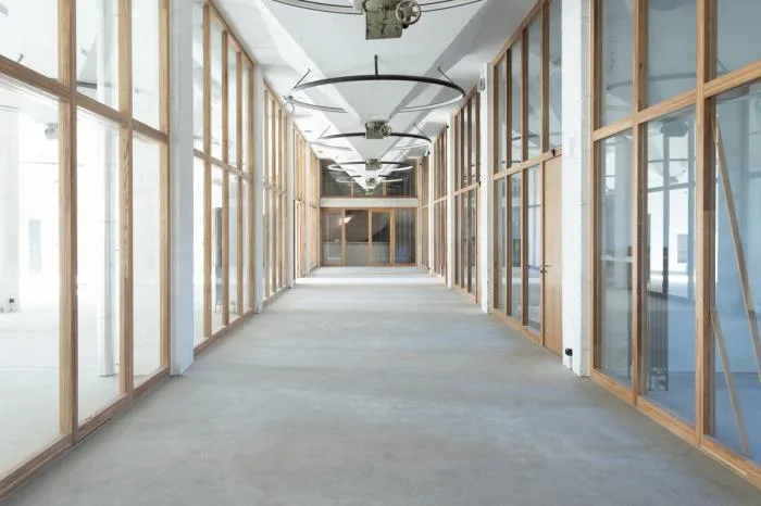 BIM建筑|墙身布满深邃的“眼睛”，废弃谷仓的改造