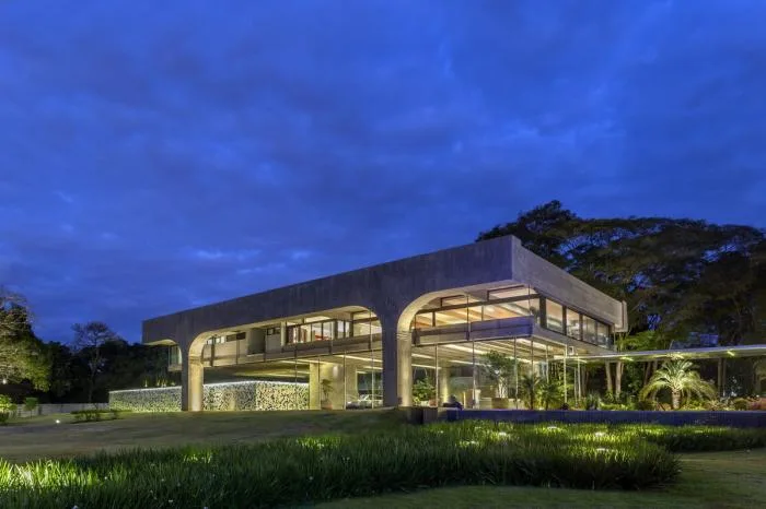 BIM建筑|巴西粗野主义建筑改造 / Arquitécnika