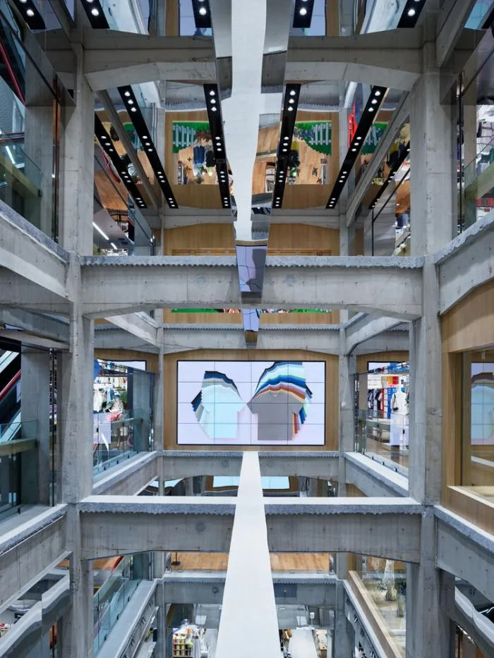 BIM建筑|优衣库东京旗舰店 / 赫尔佐格 & 德梅隆