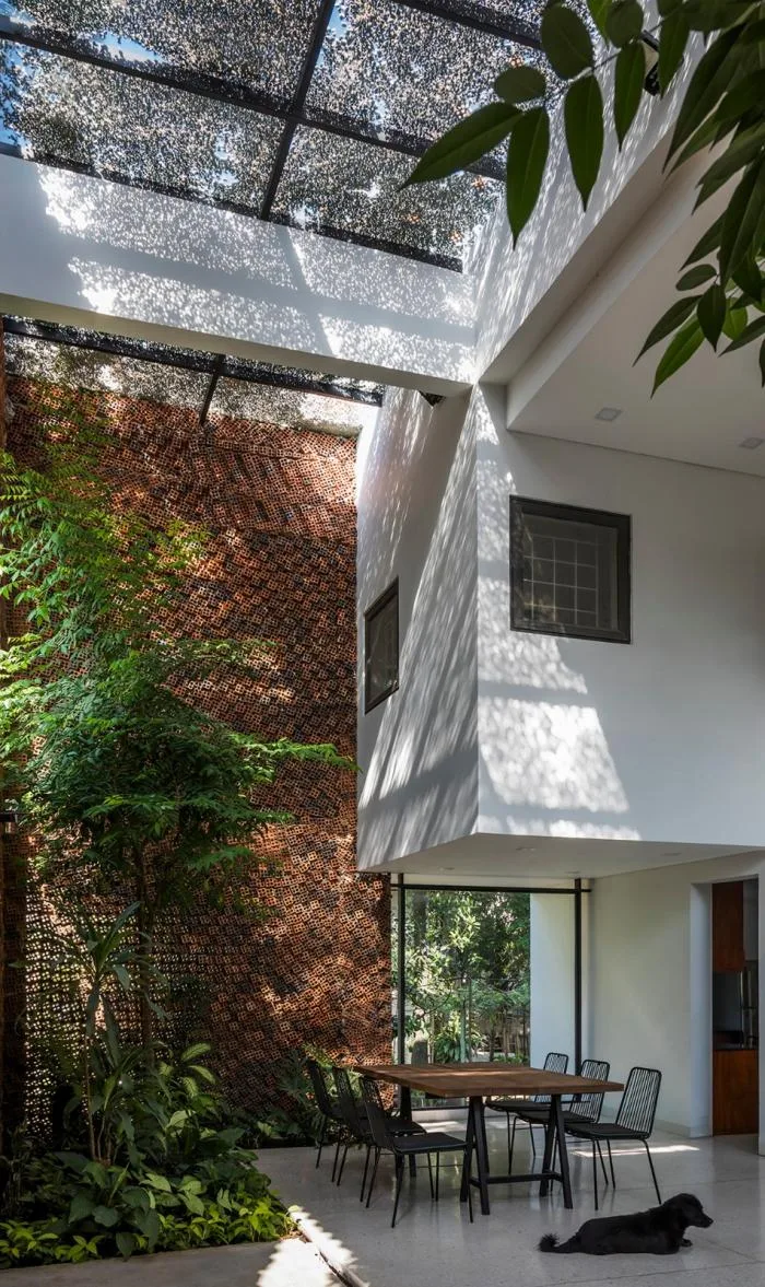 BIM建筑|清风徐来，光影婆娑：越南“自呼吸”墙宅
