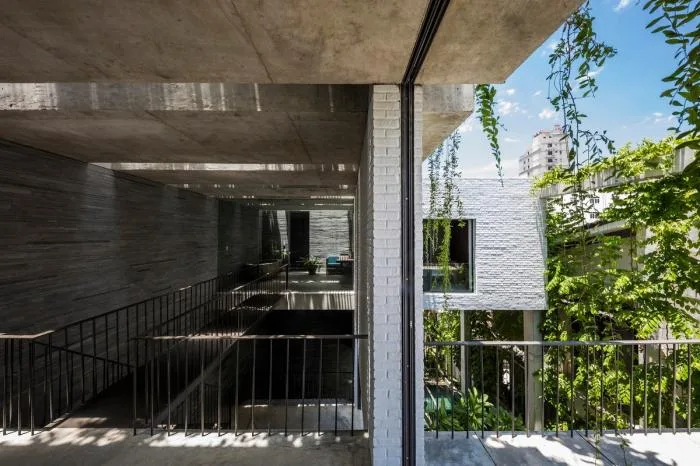 BIM建筑|错落的盒子，可呼吸的“绿色之肺”：岘港住宅 / 武重义建筑事务所