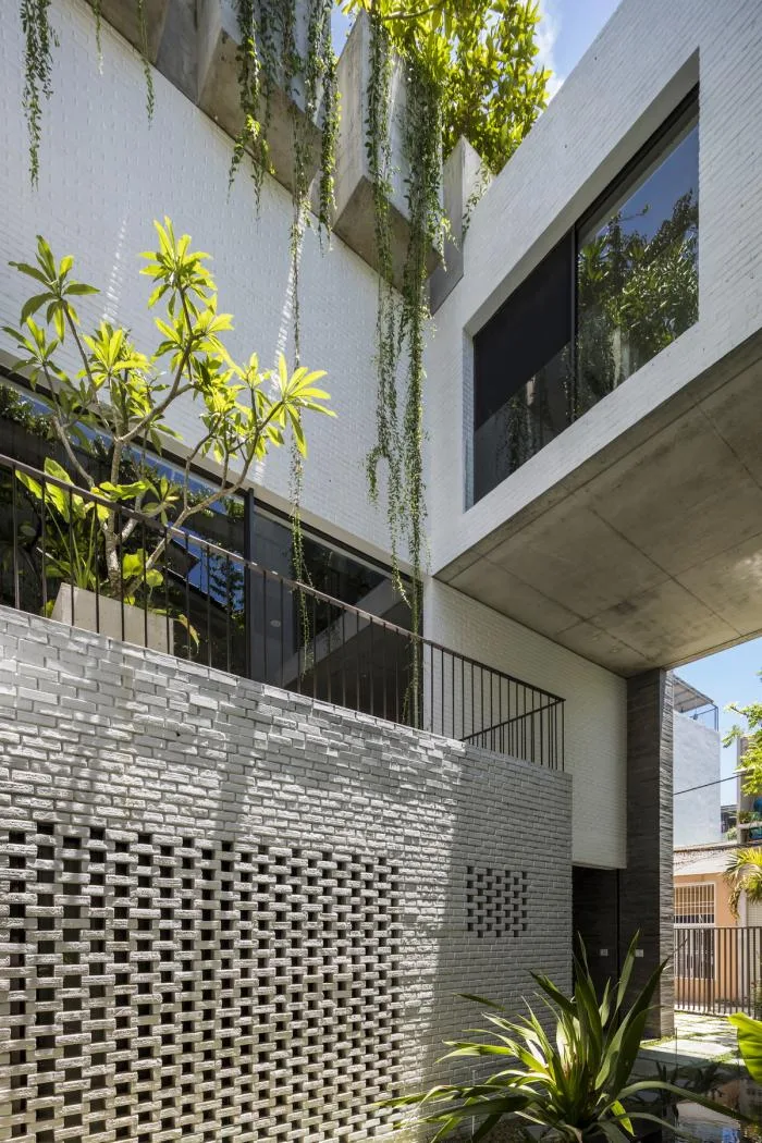 BIM建筑|错落的盒子，可呼吸的“绿色之肺”：岘港住宅 / 武重义建筑事务所
