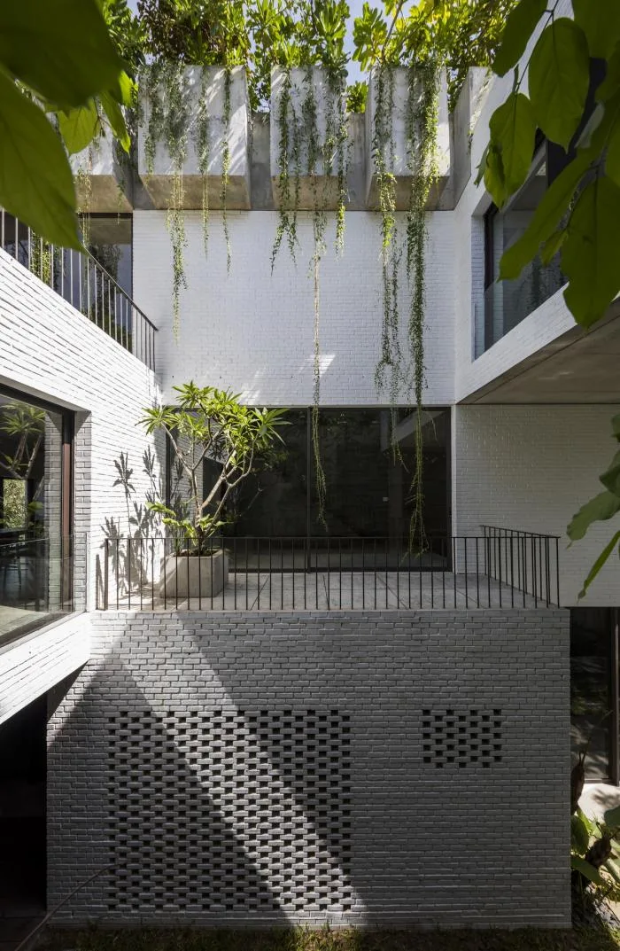 BIM建筑|错落的盒子，可呼吸的“绿色之肺”：岘港住宅 / 武重义建筑事务所