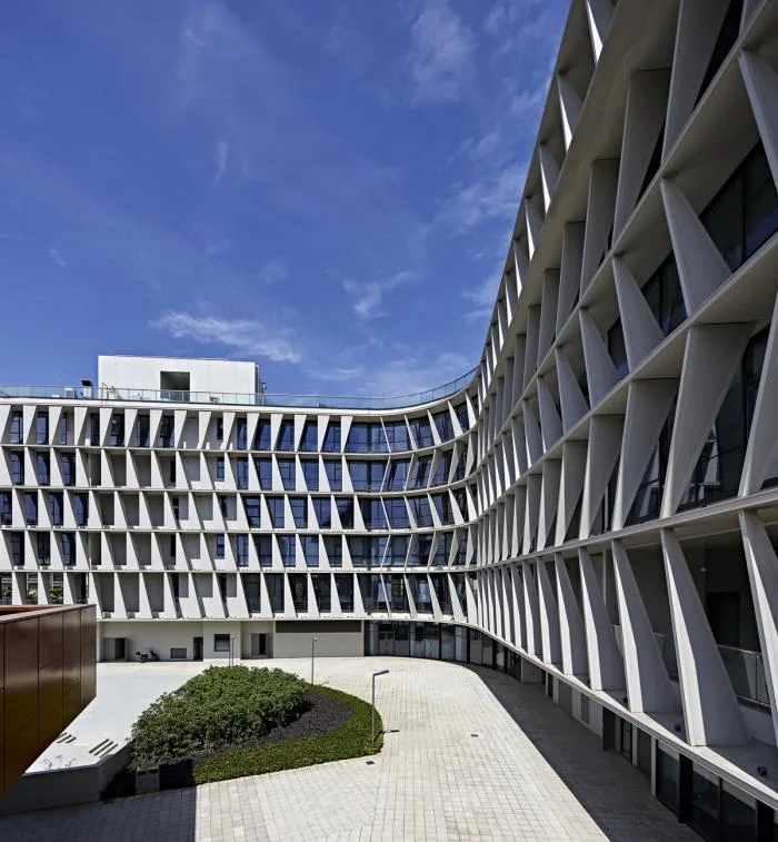 BIM建筑|自由演绎的围合式庭院：南京浦口文化中心 / BAU建筑与城市设计事务所