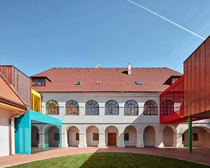 BIM建筑|童话书中的儿童城堡：Vřesovice小学扩建