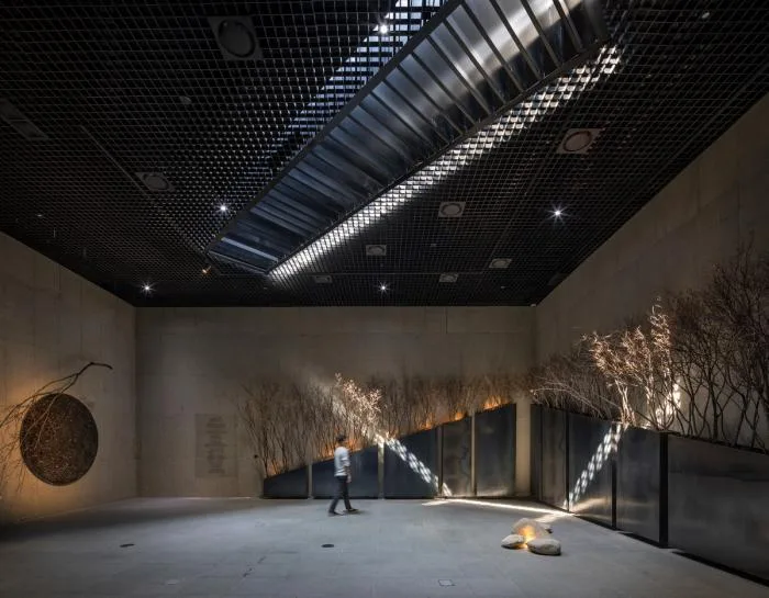 BIM建筑|天空与水编织一体，硬质金属折射出未来感：“Mon Amour” 文化空间