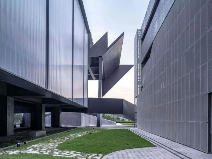 BIM建筑|杭州老鹰画室 / 未觉建筑