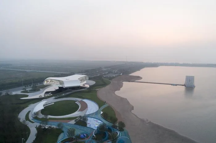 BIM建筑|场域空间与艺术镜像：世茂 · 浪花艺术馆 / 北京日清建筑设计