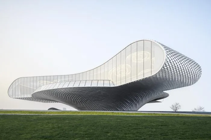 BIM建筑|场域空间与艺术镜像：世茂 · 浪花艺术馆 / 北京日清建筑设计