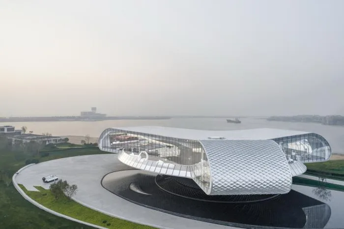 BIM建筑|场域空间与艺术镜像：世茂 · 浪花艺术馆 / 北京日清建筑设计