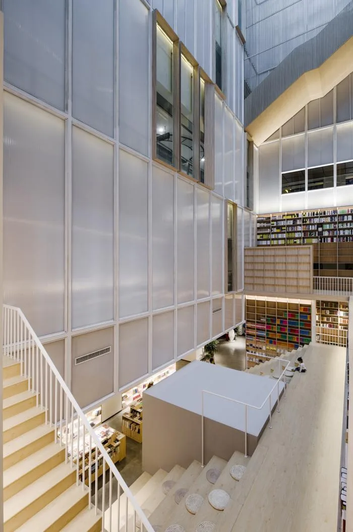BIM建筑|源平·美璟书店：隐秘在采光中庭中的书店 / 上海严旸建筑设计工作室