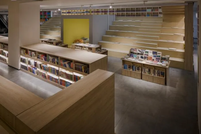 BIM建筑|源平·美璟书店：隐秘在采光中庭中的书店 / 上海严旸建筑设计工作室