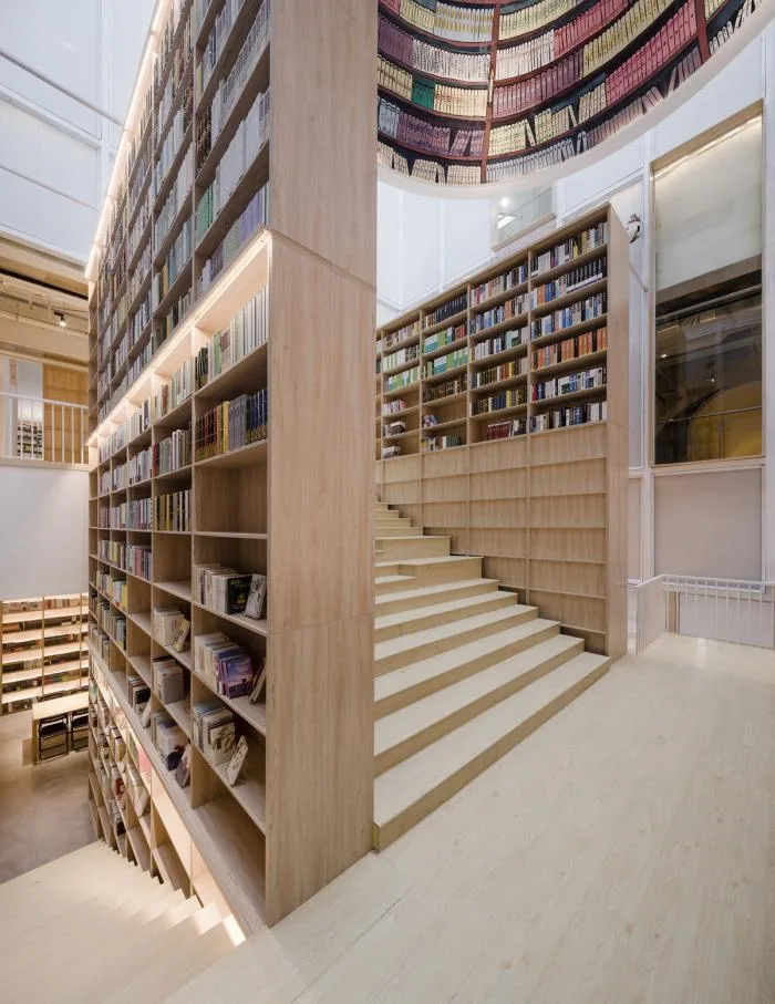 BIM建筑|源平·美璟书店：隐秘在采光中庭中的书店 / 上海严旸建筑设计工作室
