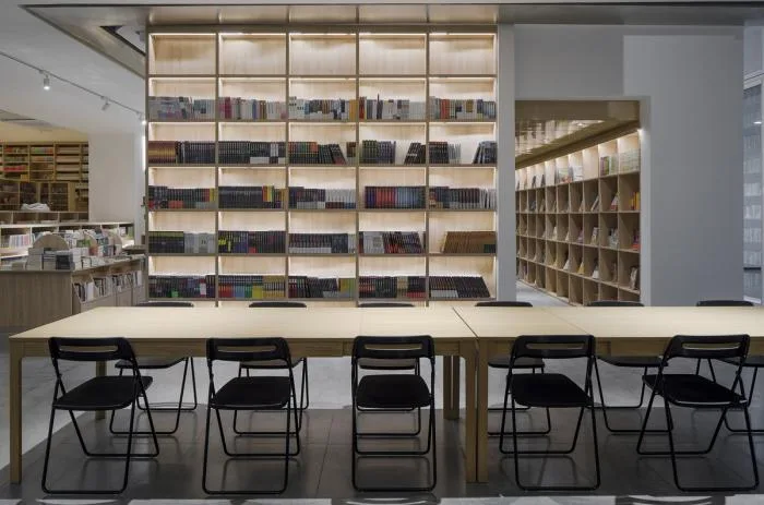 BIM建筑|源平·美璟书店：隐秘在采光中庭中的书店 / 上海严旸建筑设计工作室