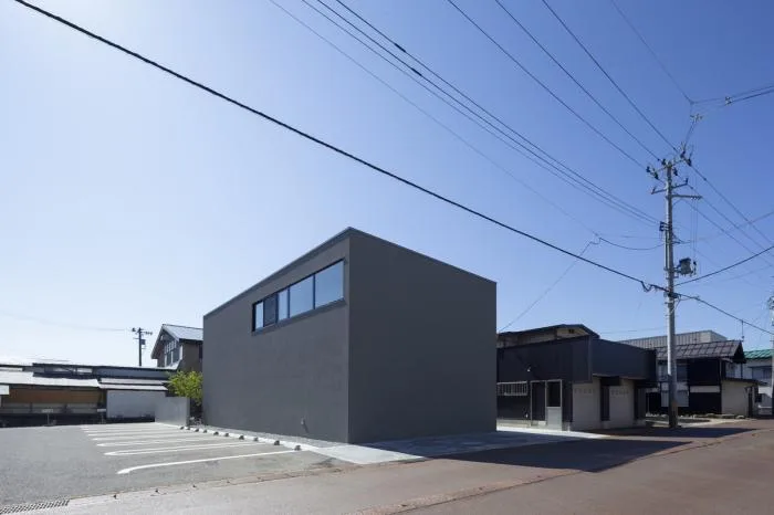 BIM建筑|垂墙半遮，通透借景：日本山形县住宅“SCAPE”