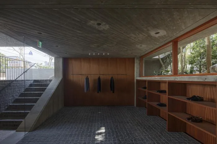 BIM建筑|厚重与透明：大原参道半架空品牌店 / 下川徹建筑事务所