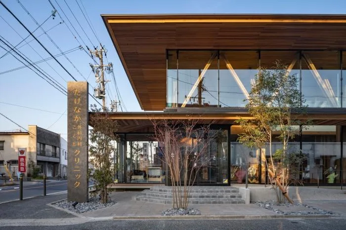 BIM建筑|温暖的透明度：名古屋外科诊所“Takenaka” / TSC Architects
