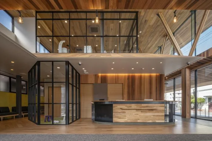BIM建筑|温暖的透明度：名古屋外科诊所“Takenaka” / TSC Architects