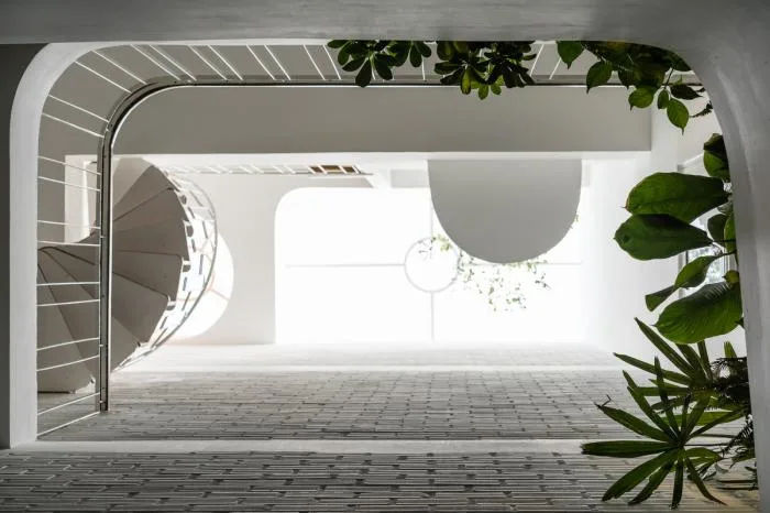 BIM建筑|绿植点缀垂直天井，活力与静谧美感的平衡：越南V别墅