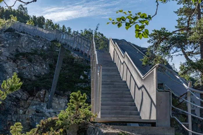 BIM建筑|长150英尺，横跨瀑布深渊：挪威Vøringsfossen阶梯桥