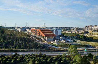 BIM建筑|沃兹耶因大学建筑与设计学院：“对角线”营造错动与平衡 / ARK-itecture-BIM建筑网