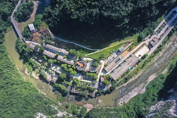BIM建筑|809兵工厂遗址改造 - 崖顶茶吧 / 三文建筑