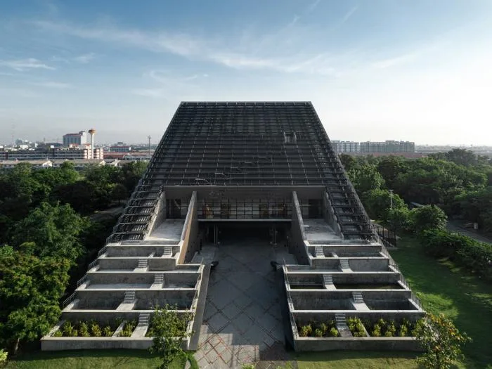 BIM建筑|泰国农业部金禧年博物馆，“倾倒”的大楼 / Plan Architect