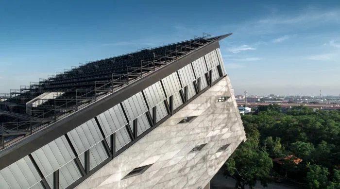 BIM建筑|泰国农业部金禧年博物馆，“倾倒”的大楼 / Plan Architect