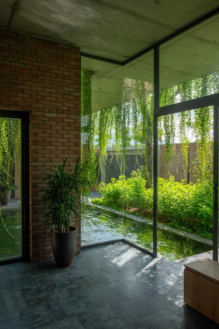 BIM建筑|闲赏庭院，静观游鱼：越南绿幕住宅 / HGAA