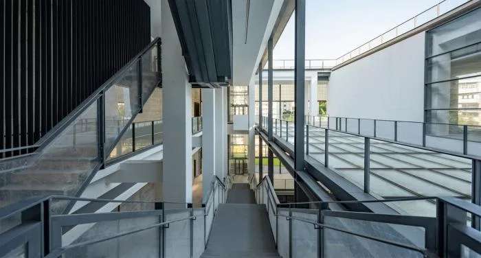 BIM建筑|错位咬合，营造光影院落——车公庙体育馆 / 建筑署