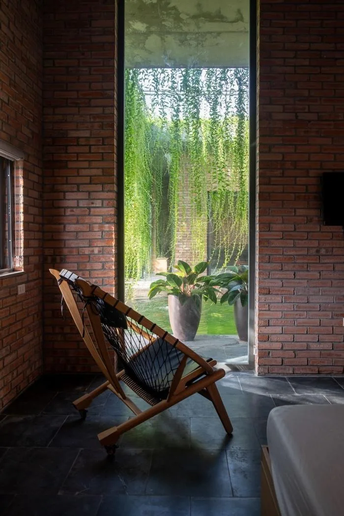 BIM建筑|闲赏庭院，静观游鱼：越南绿幕住宅 / HGAA