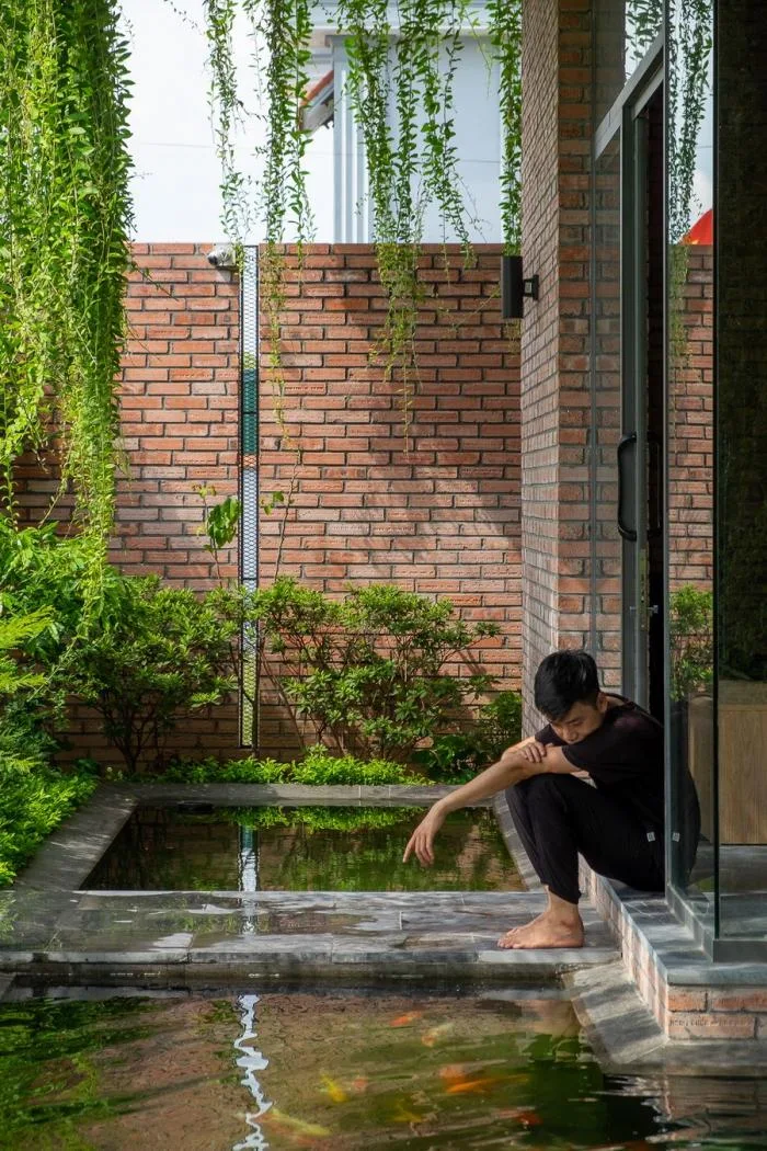 BIM建筑|闲赏庭院，静观游鱼：越南绿幕住宅 / HGAA