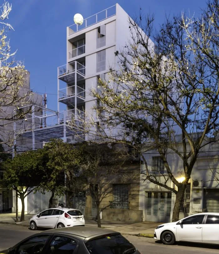 BIM建筑|卡塔马卡公寓，以诗与艺术点缀空白 / Carlos Alejandro Ciravegna