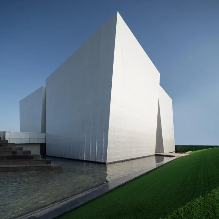 BIM建筑|荒野上的汉白玉——水发·信息小镇产业展示中心 / aoe|事建组