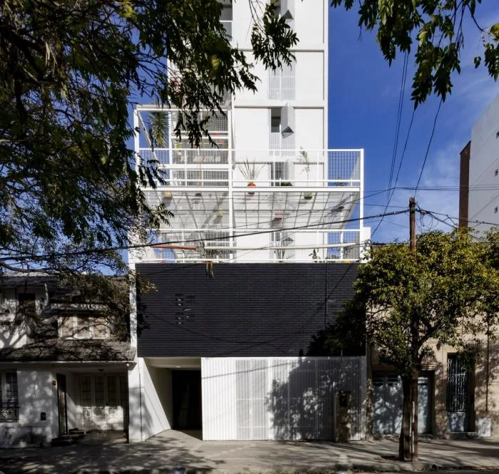 BIM建筑|卡塔马卡公寓，以诗与艺术点缀空白 / Carlos Alejandro Ciravegna