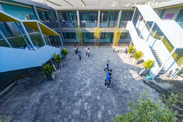 BIM建筑|深圳罗湖翠园中学东晓校区腾挪学校 / 深圳大学 何川建筑工作室
