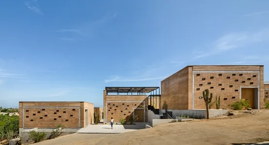 BIM建筑|里玛设计集团在洛斯·卡波斯设计夯土艺术中心