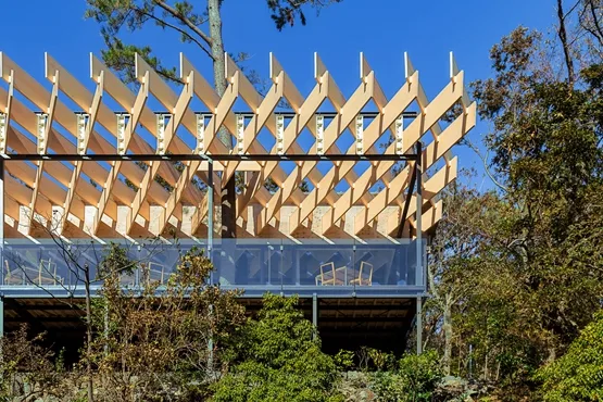 BIM建筑|隈研吾设计交叉木板屋顶的Mikuni Izukogen餐厅