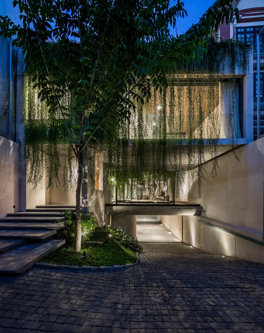 BIM建筑|越南Tan Dinh住宅，简居于“桥上” / MIA Design Studio