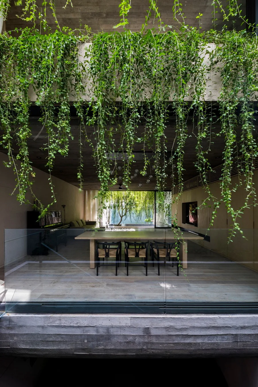 BIM建筑|越南Tan Dinh住宅，简居于“桥上” / MIA Design Studio