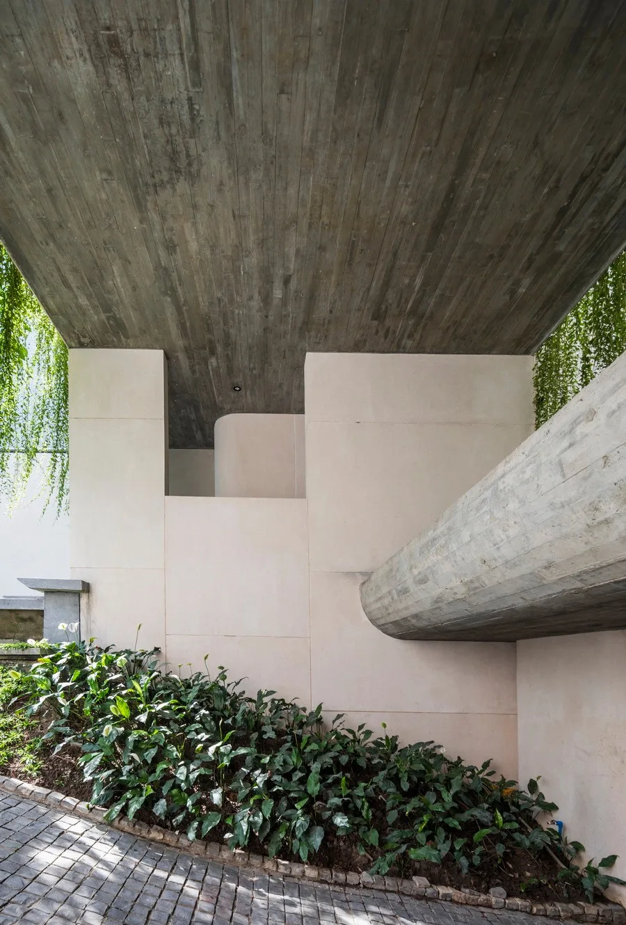 BIM建筑|越南Tan Dinh住宅，简居于“桥上” / MIA Design Studio