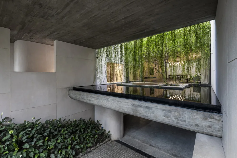 BIM建筑|越南Tan Dinh住宅，简居于“桥上” / MIA Design Studio