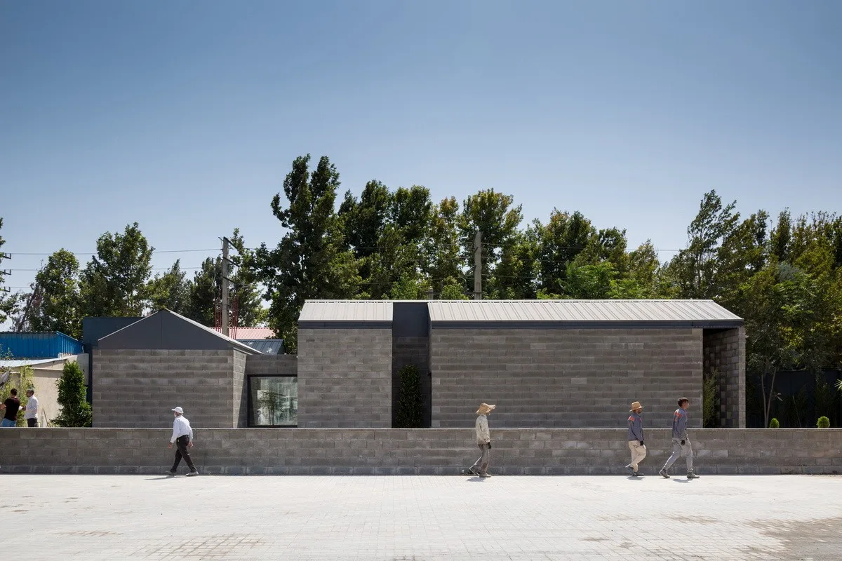 BIM建筑|Aptus 工厂展厅，庭院与光影之歌 / Hooba Design