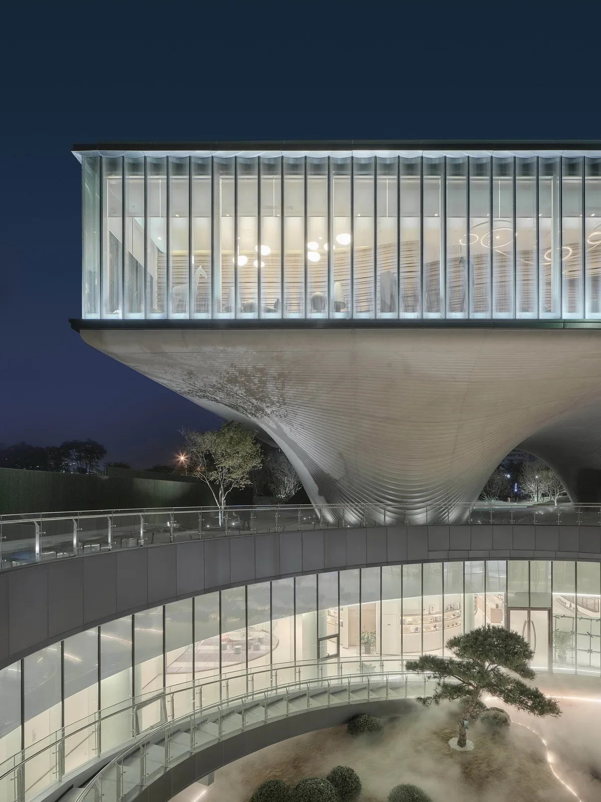 BIM建筑|漂浮之门——西安沣东新城莱安社区中心 / EID Architecture