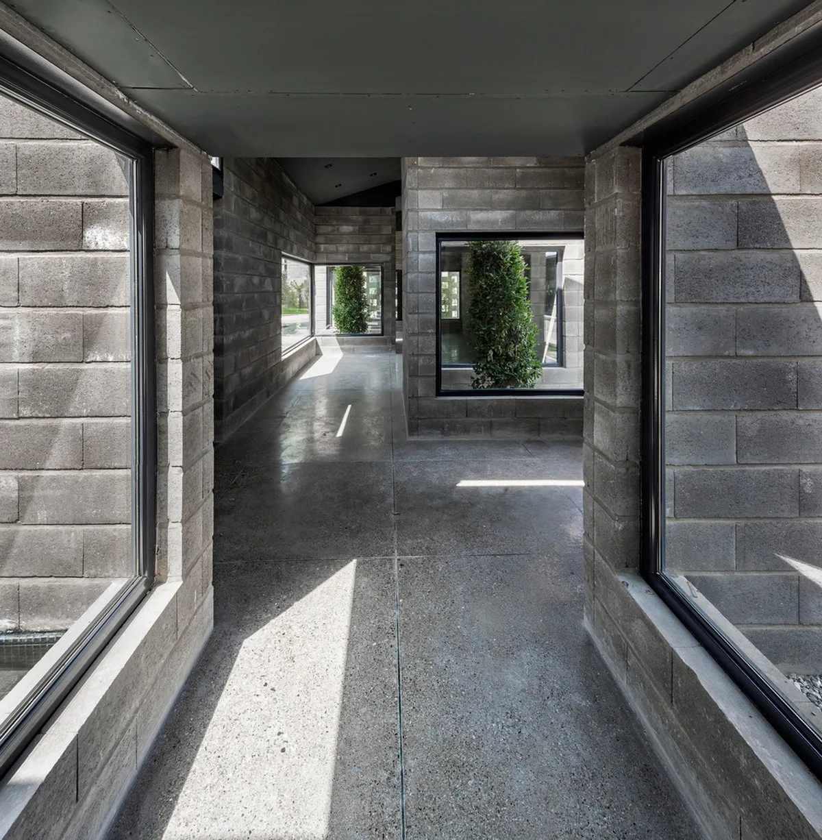 BIM建筑|Aptus 工厂展厅，庭院与光影之歌 / Hooba Design