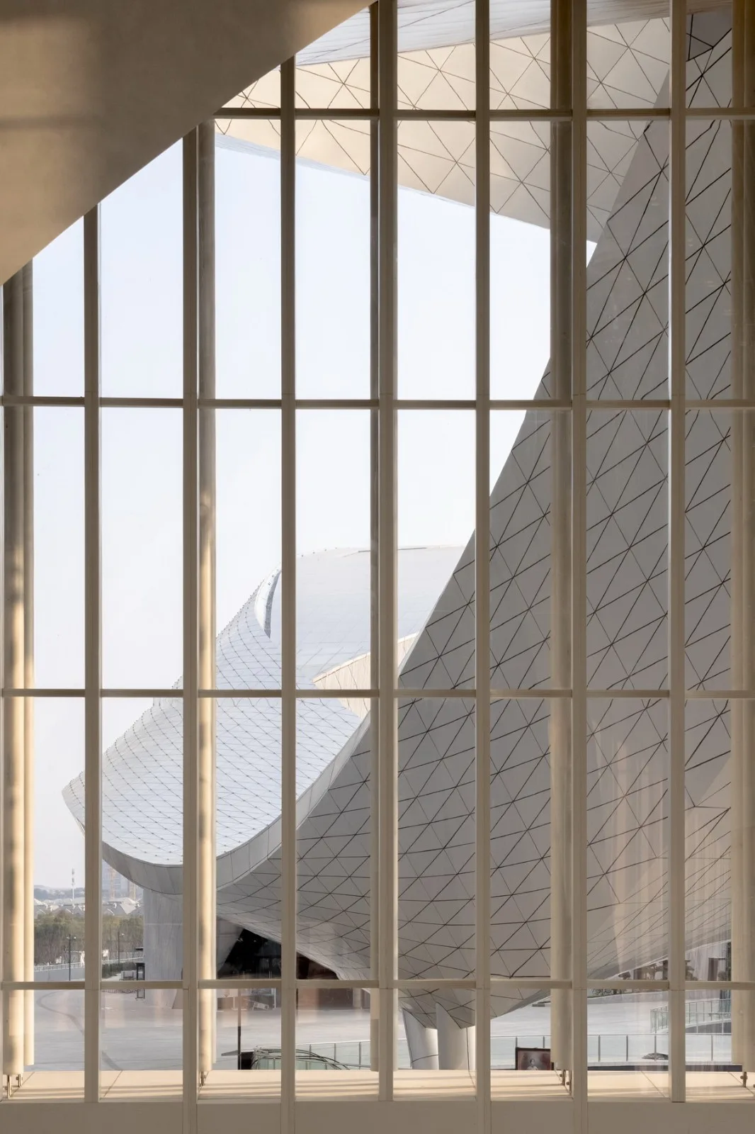 BIM建筑|苏州湾大剧院：太湖之畔的“飘带” / 克里斯蒂安·德·包赞巴克