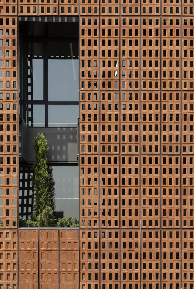 BIM建筑|砖石结构像素化装饰 | 谢里夫理工大学办公楼